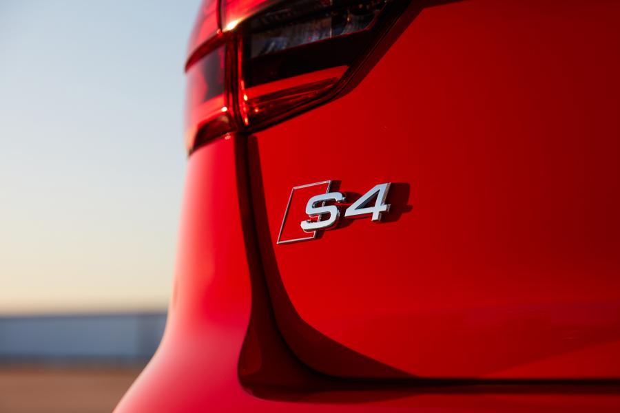 Логотип Audi S4 Avant (B9) 2019 года  (AU) (фото 7 из 25)